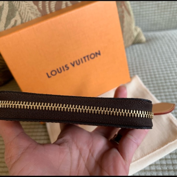 👛Louis Vuitton Giant Collection Zippy Coin 👛 - Picture 4 of 7